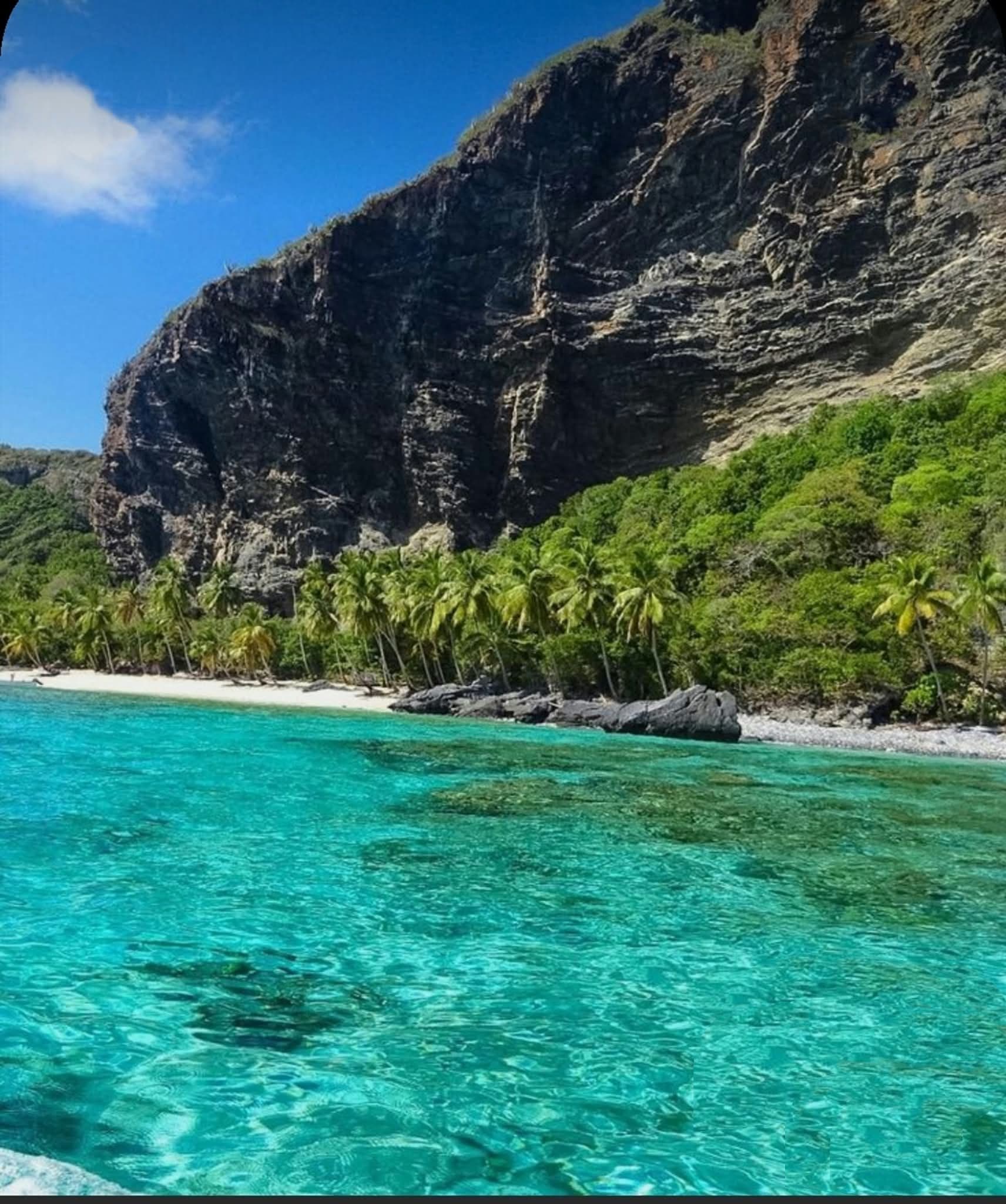 Private Boat Trip to Playa Frontón & Playa Madama gallery image