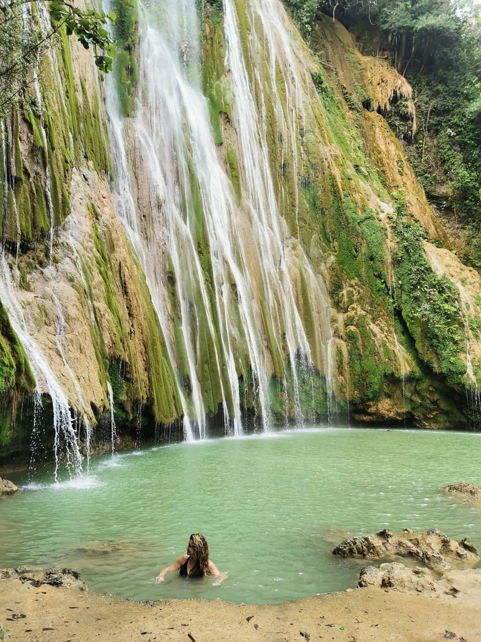 Private El Limón Waterfall Hike for 2, with Buffet Lunch