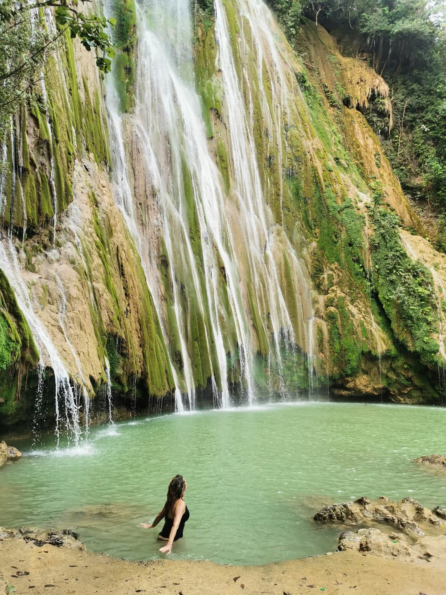 Private El Limón Waterfall Hike for 2, with Buffet Lunch gallery image