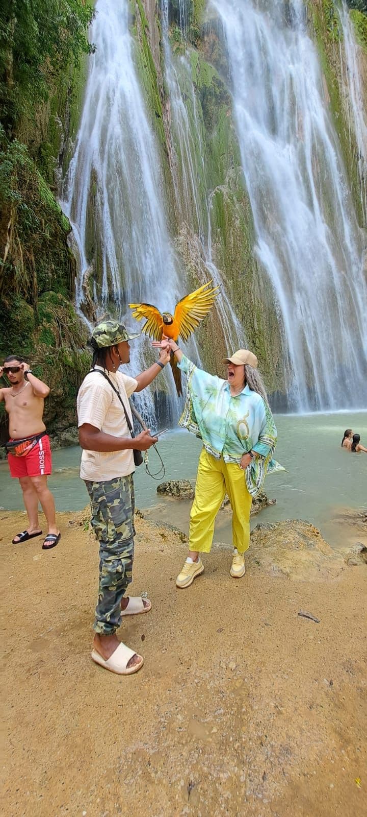 Private El Limón Waterfall Hike for 2, with Buffet Lunch gallery image