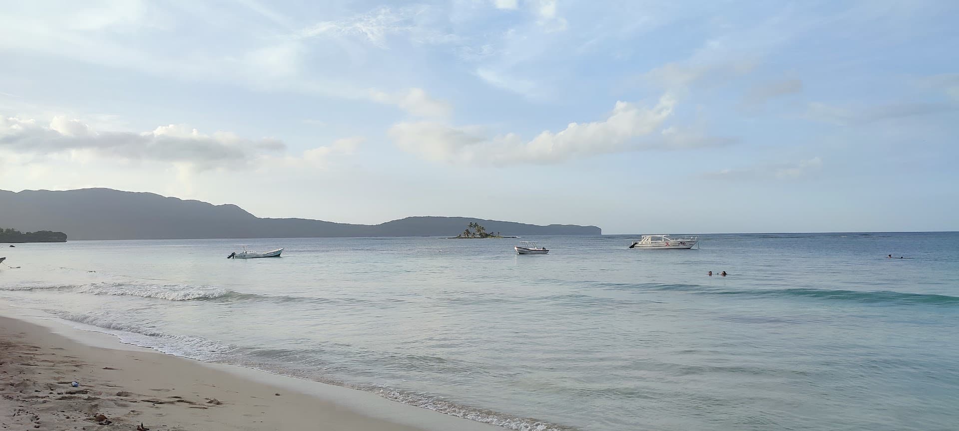 Private Boat for 4–5 to the Seven Beaches or Playa Ermitaño gallery image