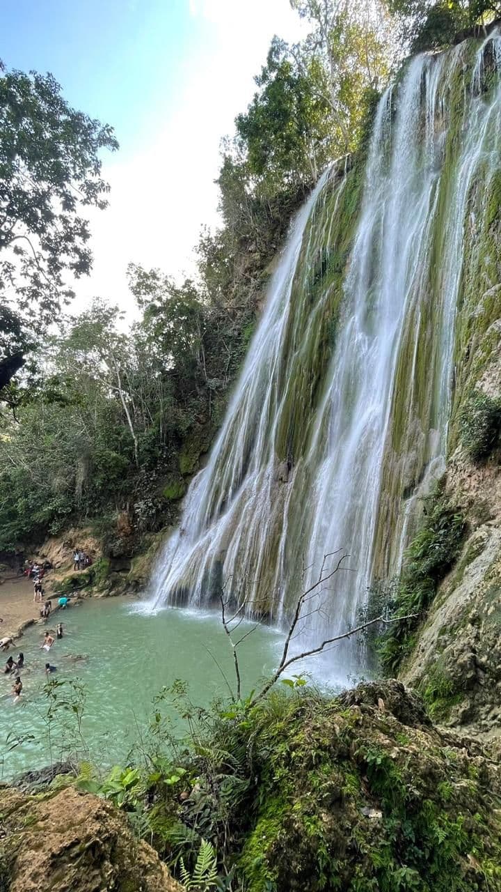 Tour de medio día a la cascada de El Limón, a pie o a caballo gallery image