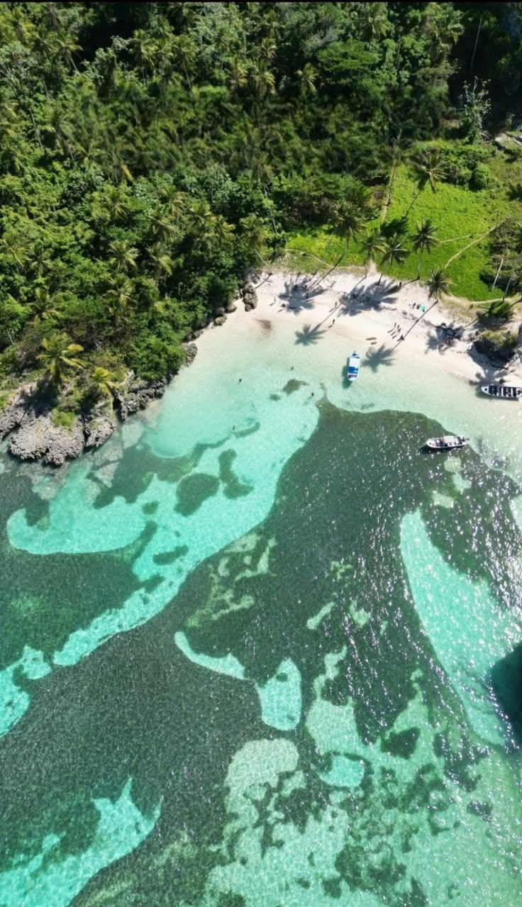 Playa Frontón & Madama by Boat — Lunch, Drinks & Snorkel Gear gallery image