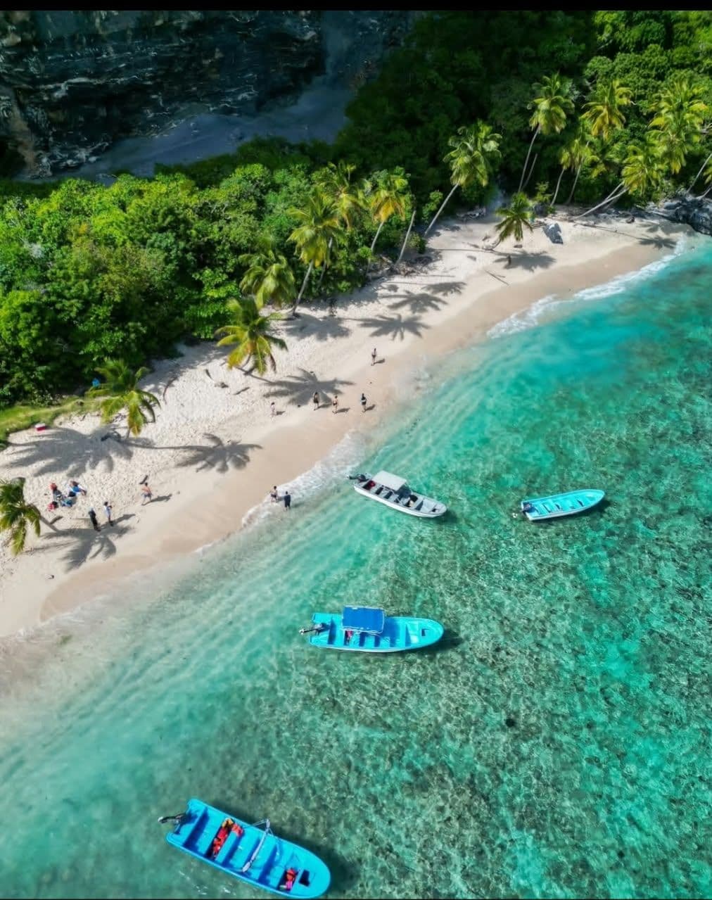 Playa Frontón & Madama by Boat — Lunch, Drinks & Snorkel Gear gallery image