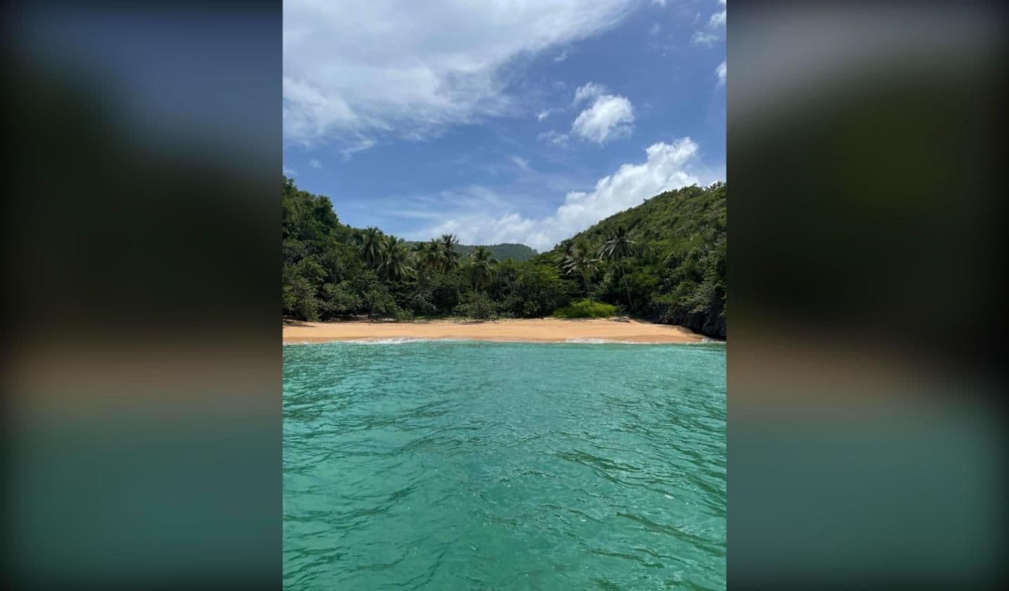 Playa Ermitaño en bateau — une plage sans route pour y accéder : photo de la galerie