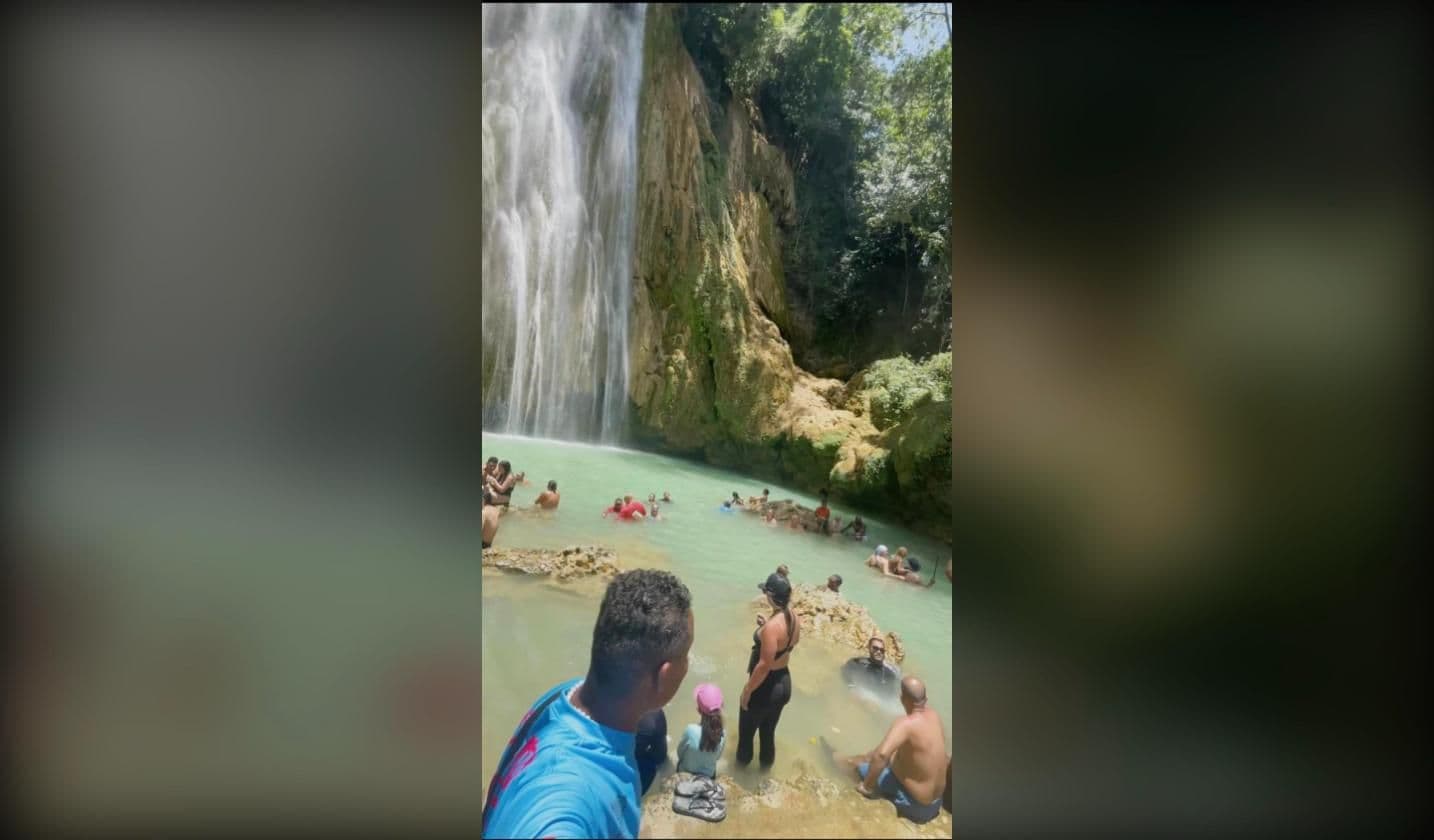 El Limon Waterfall — Half Day gallery image