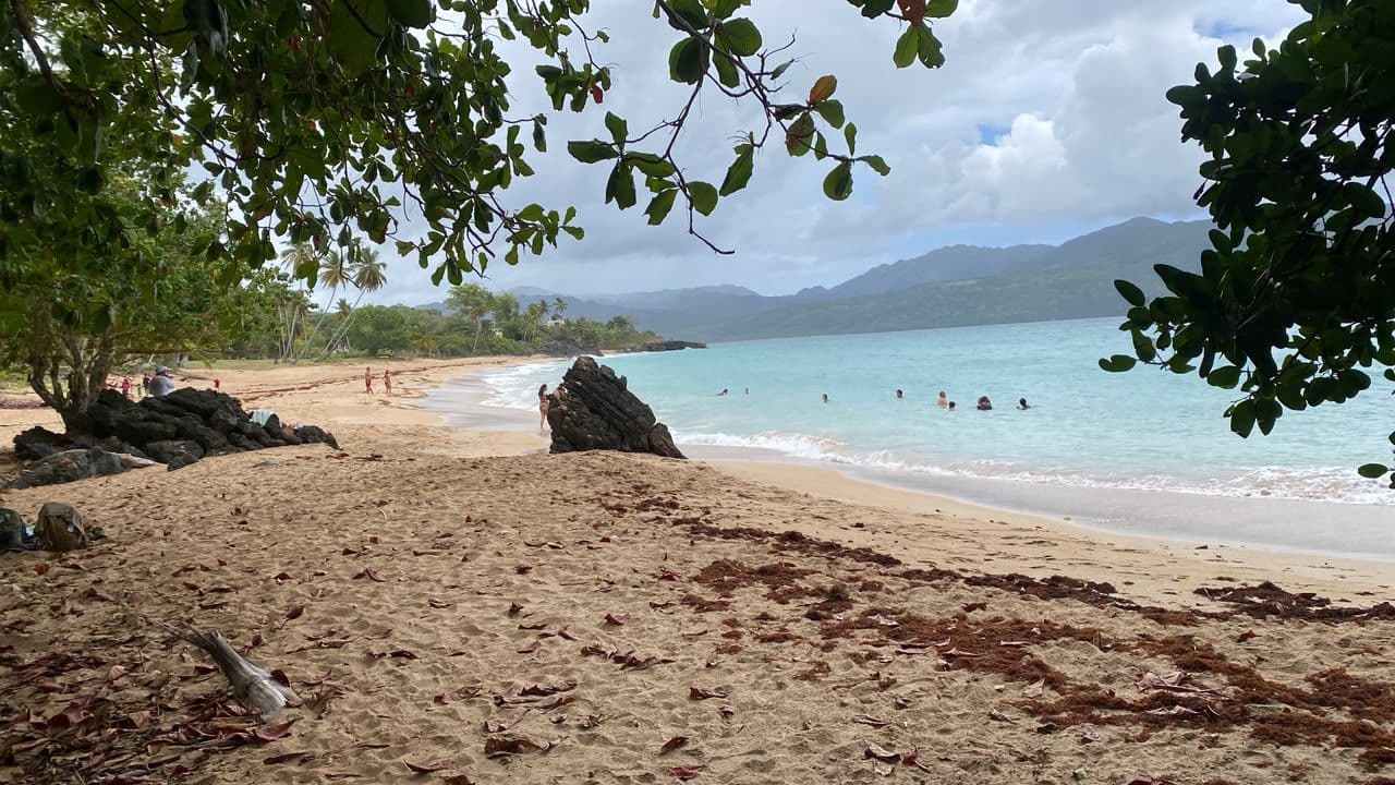 Sept plages vierges à pied depuis Las Galeras gallery image