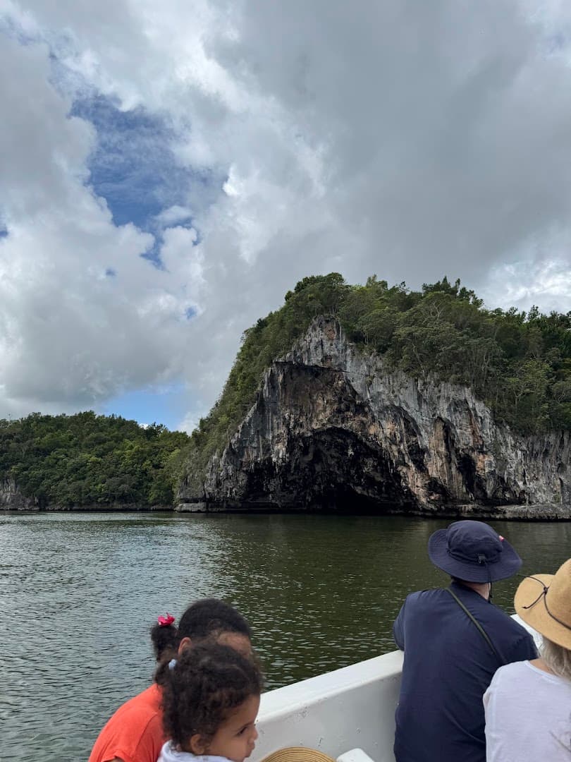 El Limón Waterfall Hiking Adventure gallery image