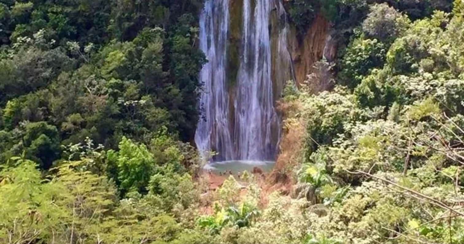 El Limón Waterfall Hike or Horseback Ride