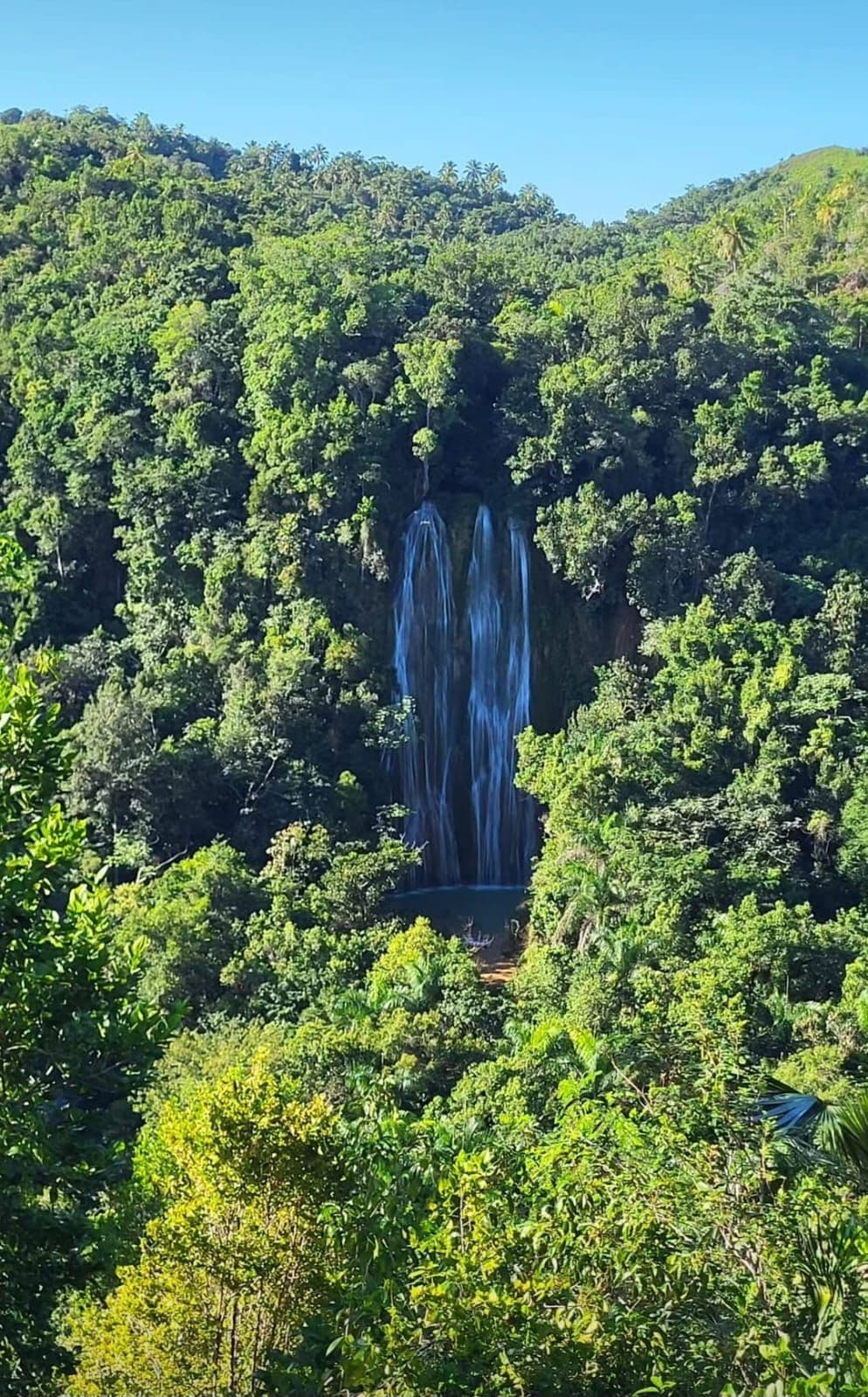 Caminata o cabalgata a la Cascada El Limón gallery image