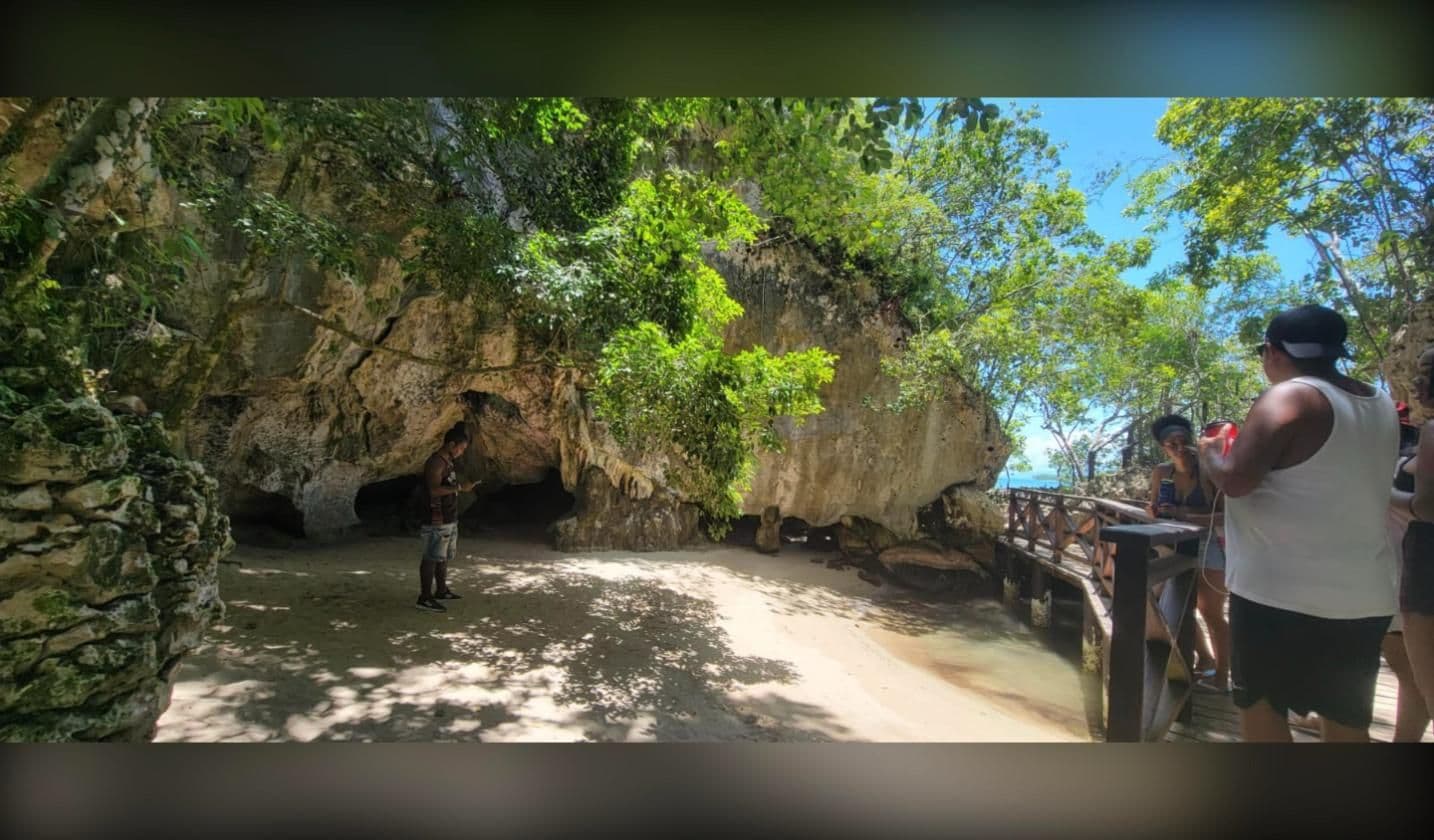 Parque Nacional Los Haitises, Tres Cuevas y Cayo Levantado