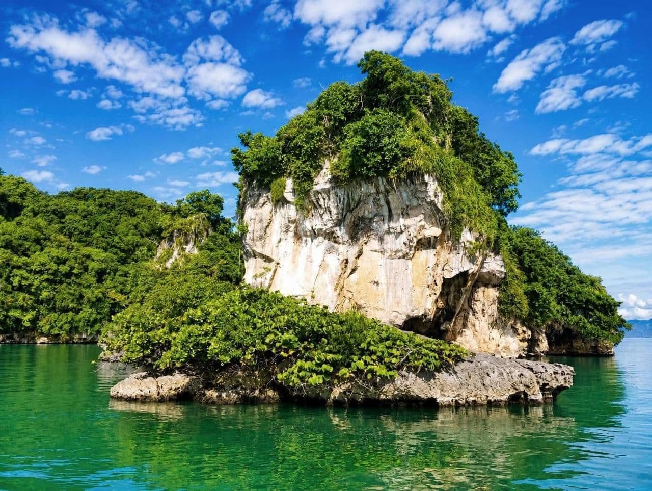 Parque Nacional Los Haitises, Tres Cuevas y Cayo Levantado