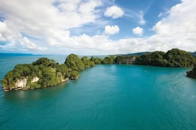 Los Haitises National Park and Cayo Levantado Boat Tour with DDD gallery image