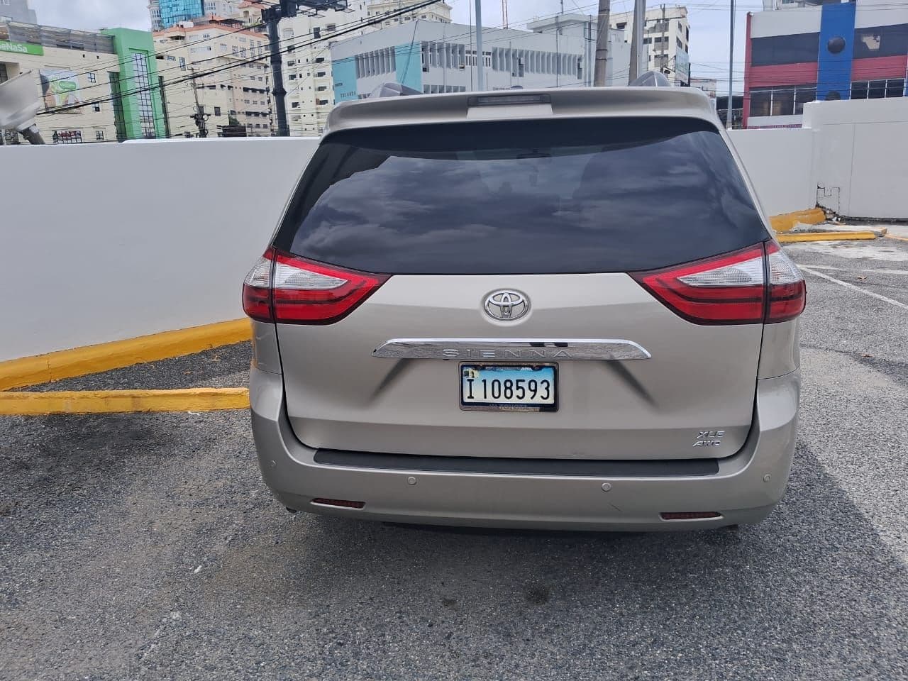 Traslado privado entre Santo Domingo y Samaná - Van Toyota Sienna, hasta 5 personas