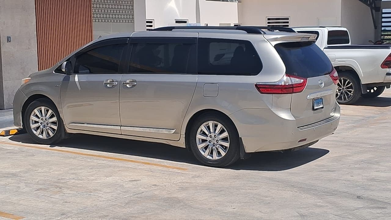 Transfert privé entre Saint-Domingue et Samaná - Van Toyota Sienna, jusqu'à 5 personnes : photo de la galerie
