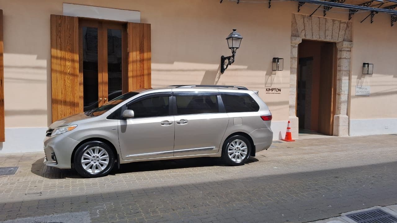 Transfert privé entre Saint-Domingue et Samaná - Van Toyota Sienna, jusqu'à 5 personnes : photo de la galerie